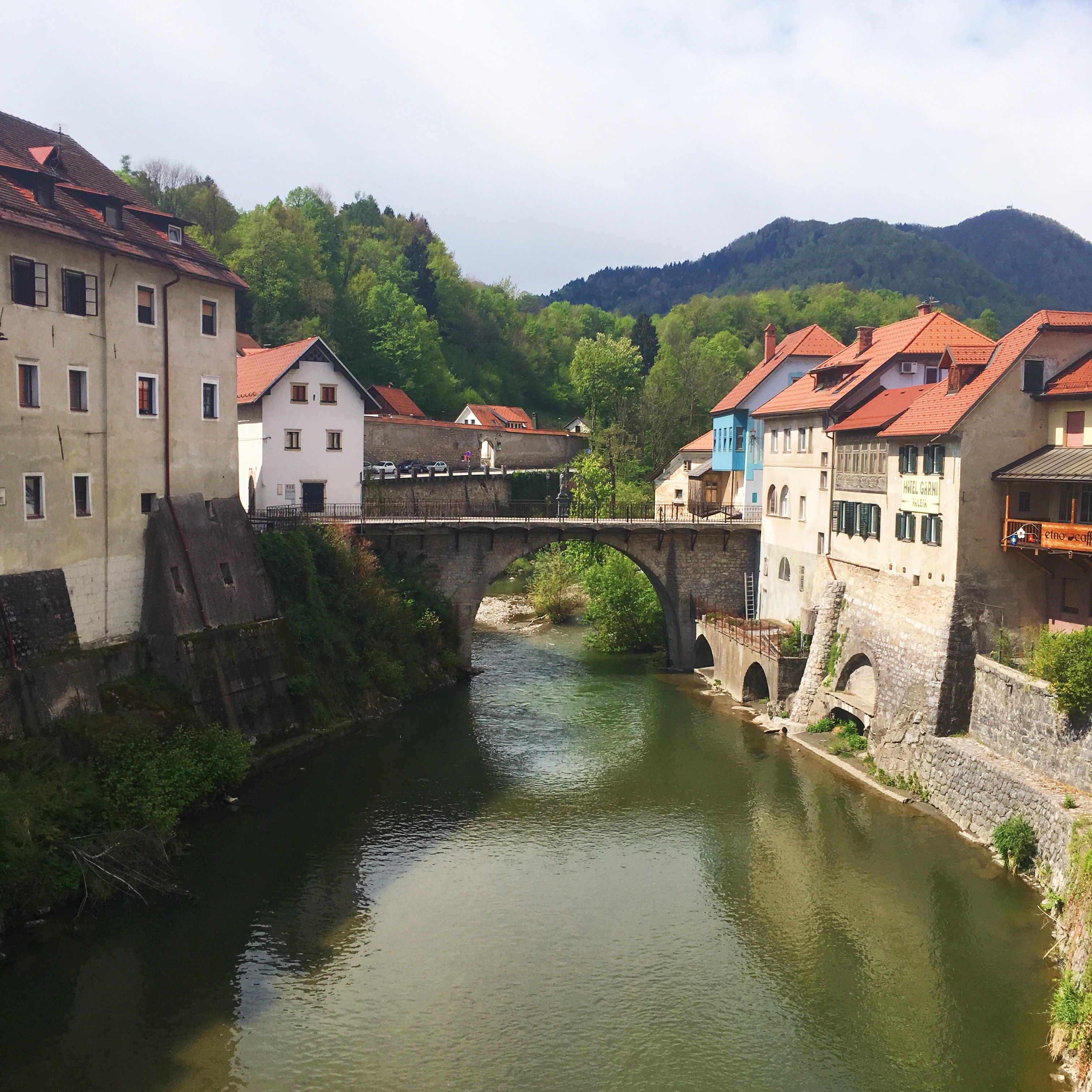 76065F03-8C72-4A9C-907B-ED648E979C3F